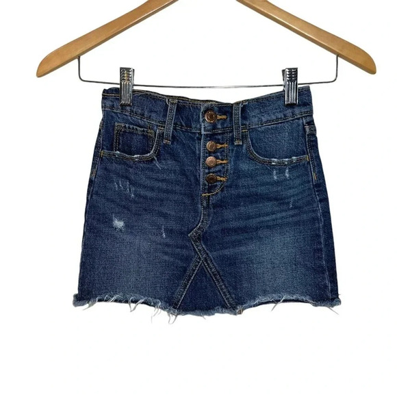 Old Navy Girls Denim Jean Skirt Size Small 6-7 Frayed Hem 100% Cotton Pockets - Picture 1 of 5